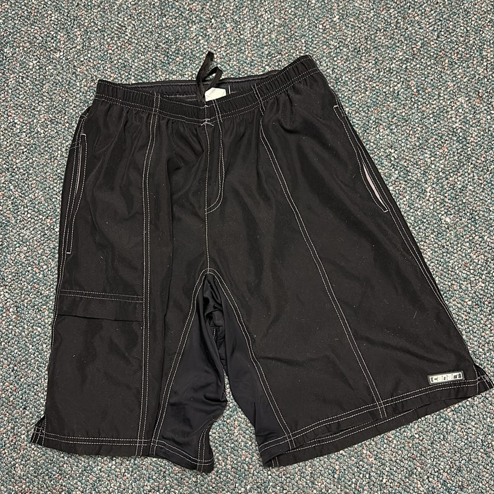CANARI size large men’s black bike shorts. Side pockets on both sides. Padded.
